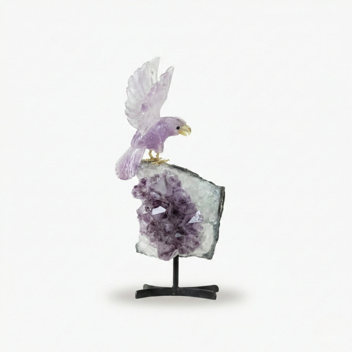 Arara |  Esculpida em Ametista na Drusa Quartzo Cristal Base Metal Preto