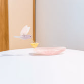 Beija-flor  | Esculpido em Quartzo Rosa Opalado Flor Lisiantos em Quartzo Golden Healer Base Quartzo Rosa