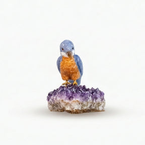 Pássaro Martim-Pescador |  Esculpido em Quartzo Azul e Calcita Orquídea Laranja na Drusa de Ametista