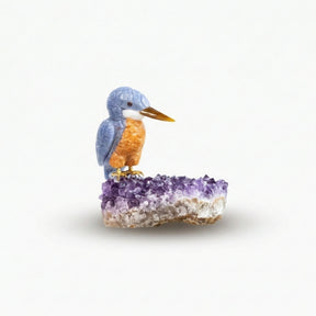 Pássaro Martim-Pescador |  Esculpido em Quartzo Azul e Calcita Orquídea Laranja na Drusa de Ametista