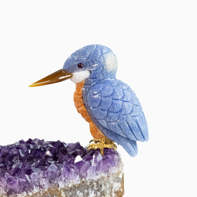 Pássaro Martim-Pescador |  Esculpido em Quartzo Azul e Calcita Orquídea Laranja na Drusa de Ametista