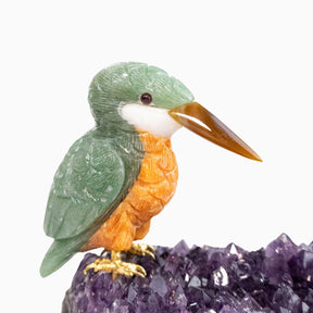 Pássaro Martim-Pescador | Esculpido em Quartzo Verde e Calcita Orquídea Laranja na Drusa de Ametista
