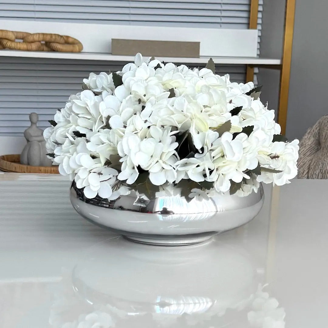Hortênsias Brancas com cesto metalizado | Centro de mesa