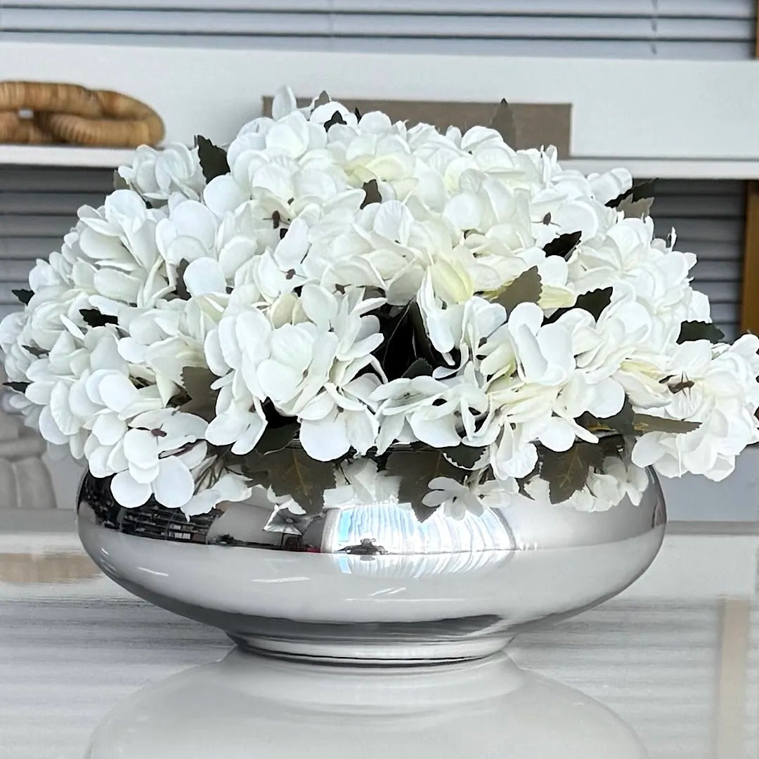 Hortênsias Brancas com cesto metalizado | Centro de mesa