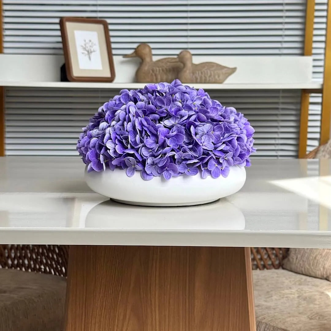 Hortênsias Aline com Vaso Liso em Cerâmica | Centro de Mesa