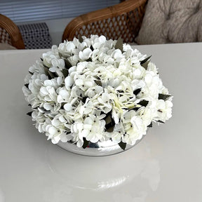 Hortênsias Brancas com cesto metalizado | Centro de mesa